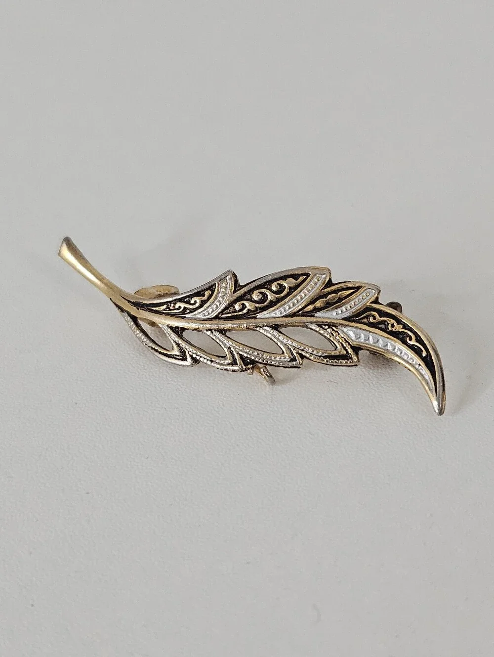 Damascene Style Gold Tone Leaf Vintage Brooch Pin
